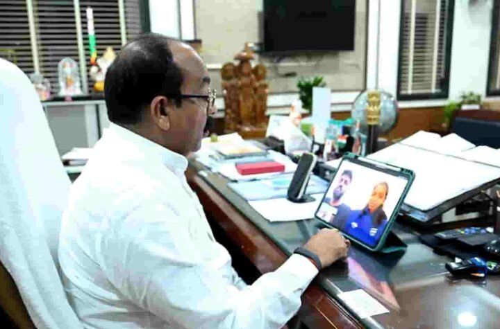 अरुण साव ने कबड्डी गोल्ड मेडलिस्ट संजू देवी को दी बधाई