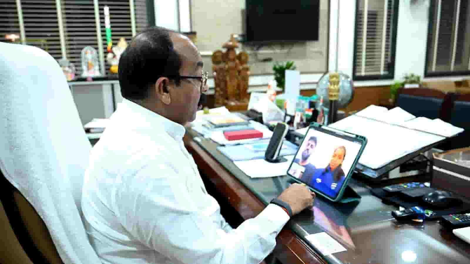 अरुण साव ने कबड्डी गोल्ड मेडलिस्ट संजू देवी को दी बधाई