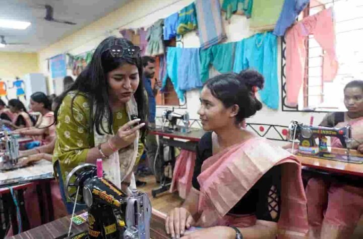 दिल्ली के 43 इंफ्लुएंसर्स ने नेतानार में देखा बस्तर का विकास