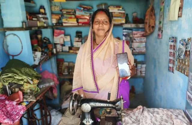 महतारी वंदन की राशि से रेखा के चेहरे पर आई मुस्कान