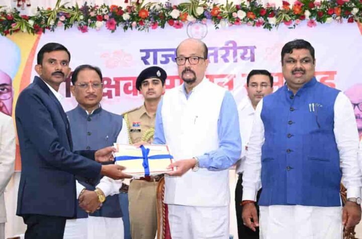 AI युग में शिक्षक विद्यार्थियों के मार्गदर्शक बनें: राज्यपाल डेका