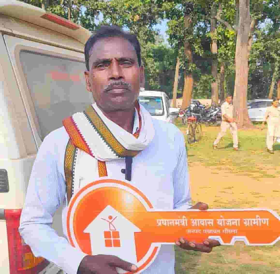 प्रधानमंत्री आवास योजना से राजा राम को मिला पक्का मकान