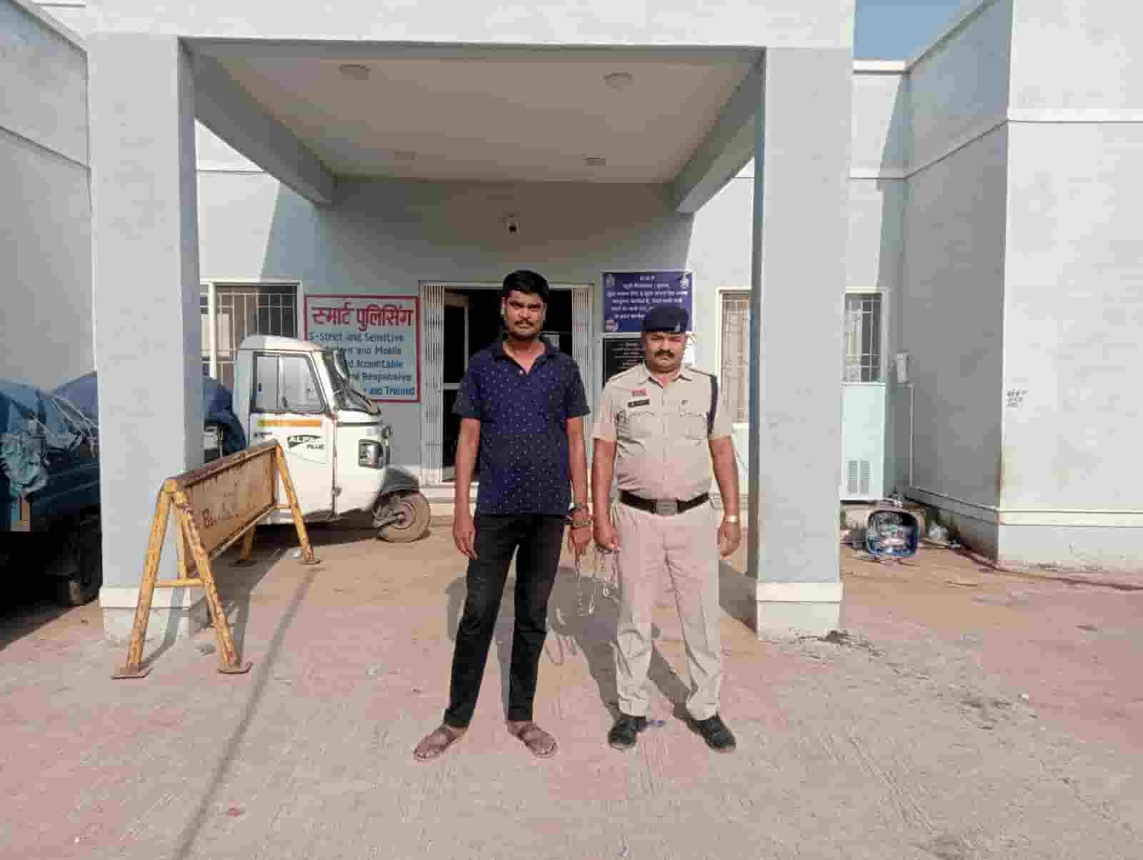 अल्प्राजोलम टैबलेट के साथ दो गिरफ्तार