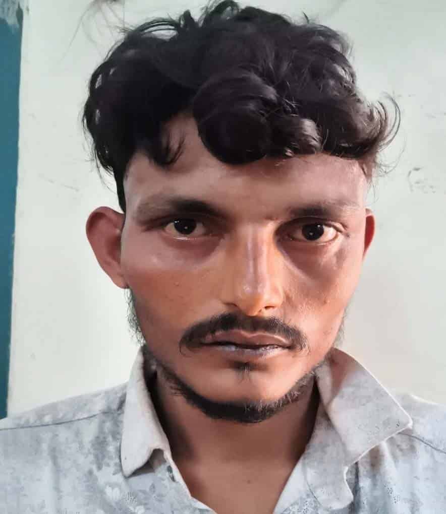 खुला दरवाजा बना चोरी की वजह, मोबाइल लेकर भागने के आरोप में युवक पुलिस के शिकंजे में