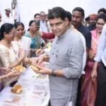 सम्मान और अपनत्व से सजा समारोह, 500 बुजुर्गों को शॉल-श्रीफल भेंट