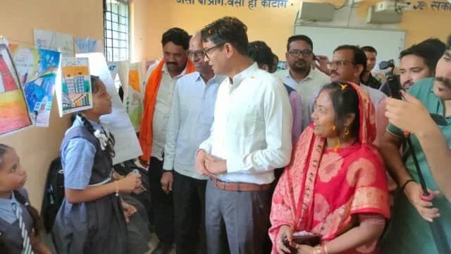 वित्त मंत्री ओ.पी. चौधरी ने पंचपारा में विद्यार्थियों की प्रतिभा सराही