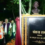 उप मुख्यमंत्री विजय शर्मा ने किया स्व. पंकज शर्मा की प्रतिमा का अनावरण