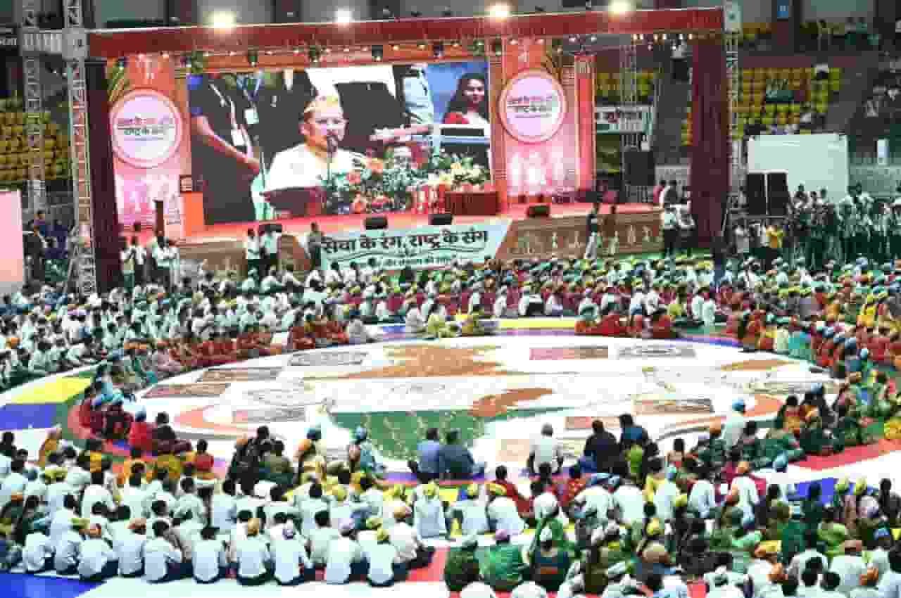 मोदी के 25 वर्ष का सार्वजनिक जीवन सेवा और जनकल्याण को समर्पित : सीएम साय