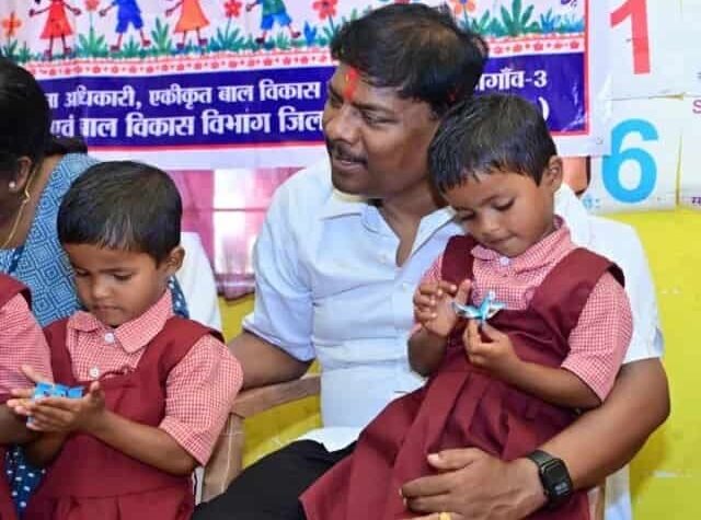 मंत्री केदार कश्यप ने आंगन मिलन कार्यक्रम में बच्चों और महिलाओं से किया संवाद