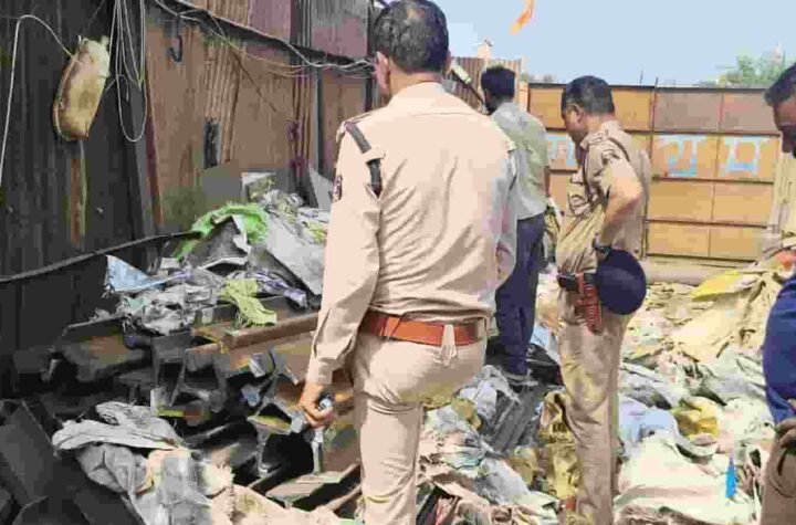 नहीं थम रही बीएसपी से लोहा चोरी की घटनाएं, भिलाई के छावनी में पांडेय कबाड़ी के गोदाम में काटा जा रहा रहा था लोहा