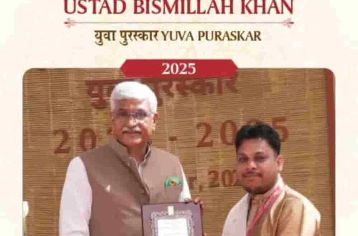 छत्तीसगढ़ की कला प्रतिभाओं ने राष्ट्रीय मंच पर लहराया परचम, केंद्रीय मंत्री गजेन्द्र सिंह शेखावत ने जशपुर के डॉ. आनन्द पाण्डेय और सारंगढ़ के घनश्याम साहू को किया सम्मानित