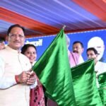 केंद्रीय रेल मंत्री अश्विनी वैष्णव और मुख्यमंत्री विष्णु देव साय ने दो यात्री रेल सेवाओं को दिखाई हरी झंडी