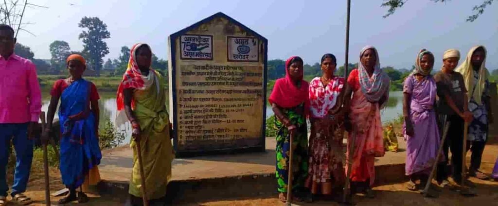 माटी में रोजगार से श्रमिक परिवारों को आर्थिक मजबूती, पलायन पर लगी रोक