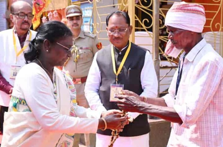 प्रकृति से प्रेम, परंपराओं का सम्मान—बस्तर दशहरा में राष्ट्रपति मुर्मु ने दिखाई जीवन की राह