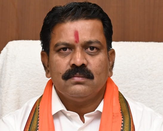 उप मुख्यमंत्री विजय शर्मा के निर्देश पर पीएम जनमन आवास में ठगी करने पर ठेकेदार शेख निजामुद्दिन उर्फ निक्की खान के विरुद्ध एफआईआर दर्ज