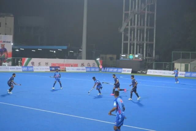 राजधानी रॉयल्स पर 4-3 की जीत के बाद चक्रधर चैंपियंस सेमीफाइनल में जगह बनाने के और करीब