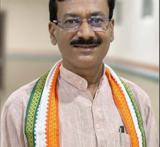 बिना परीक्षा विद्यार्थियों को पास करने और विषय शिक्षकों की कमी पर शिक्षा मंत्री से सवाल