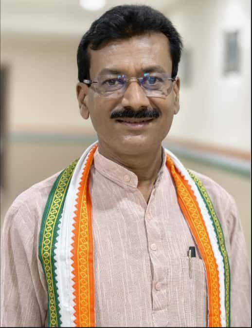 बिना परीक्षा विद्यार्थियों को पास करने और विषय शिक्षकों की कमी पर शिक्षा मंत्री से सवाल