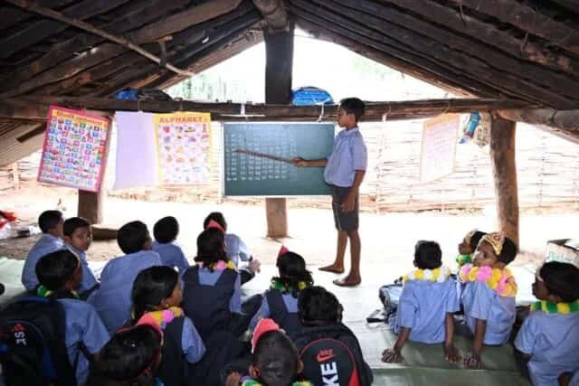नारायणपुर के दूरस्थ अंचलों में शिक्षा की नई रोशनी