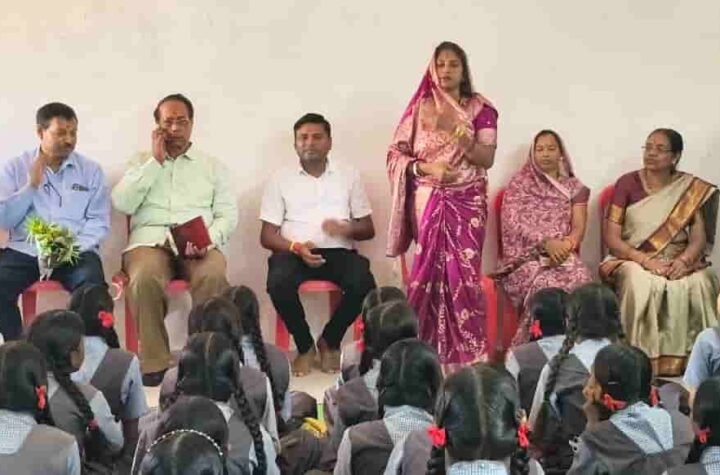 विष्णु केमिकल ने नंदनी खुंदनी स्कूल को दिया हॉल, बच्चों को मिलेगी राहत